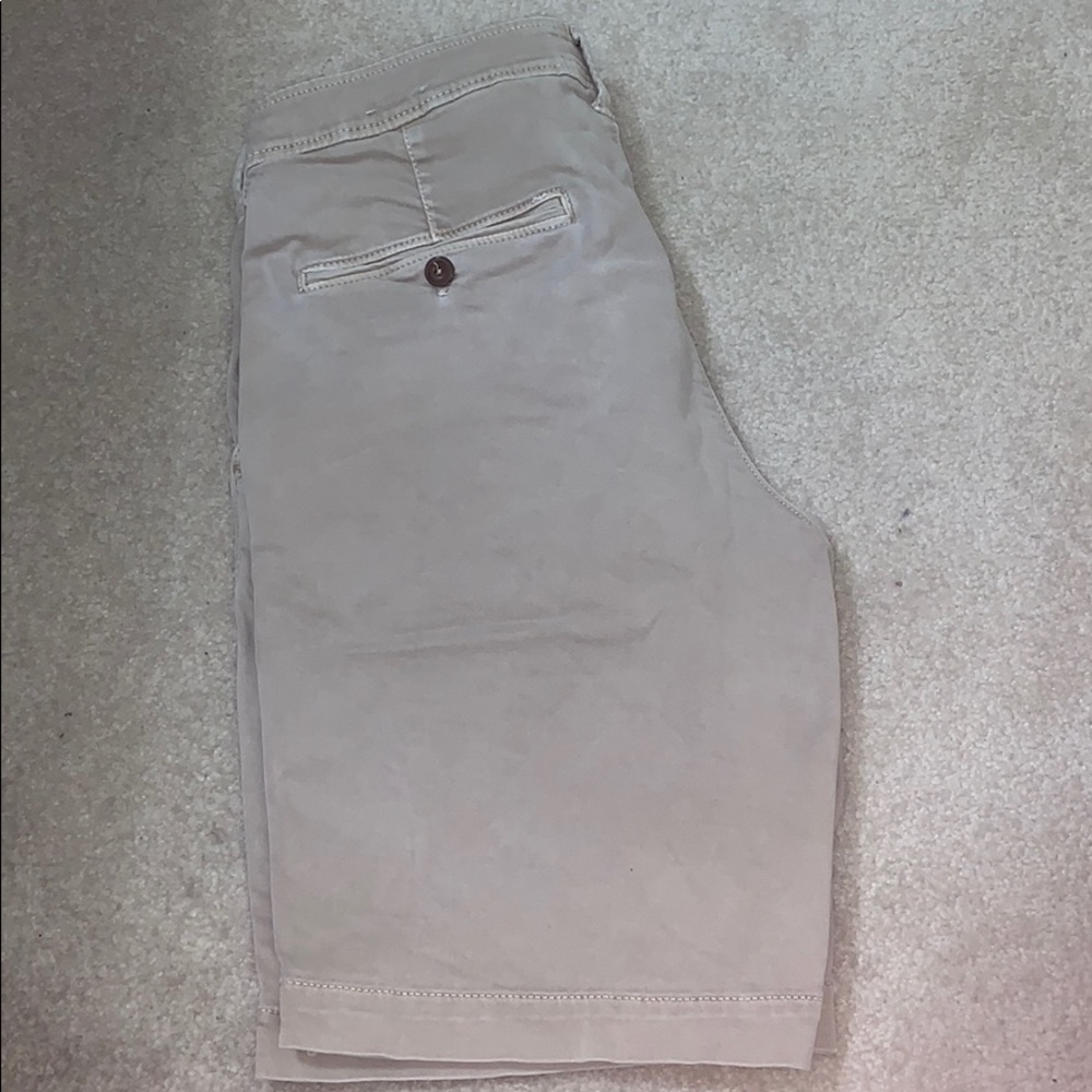 AEO Extreme flex Mens flat front Khaki shorts